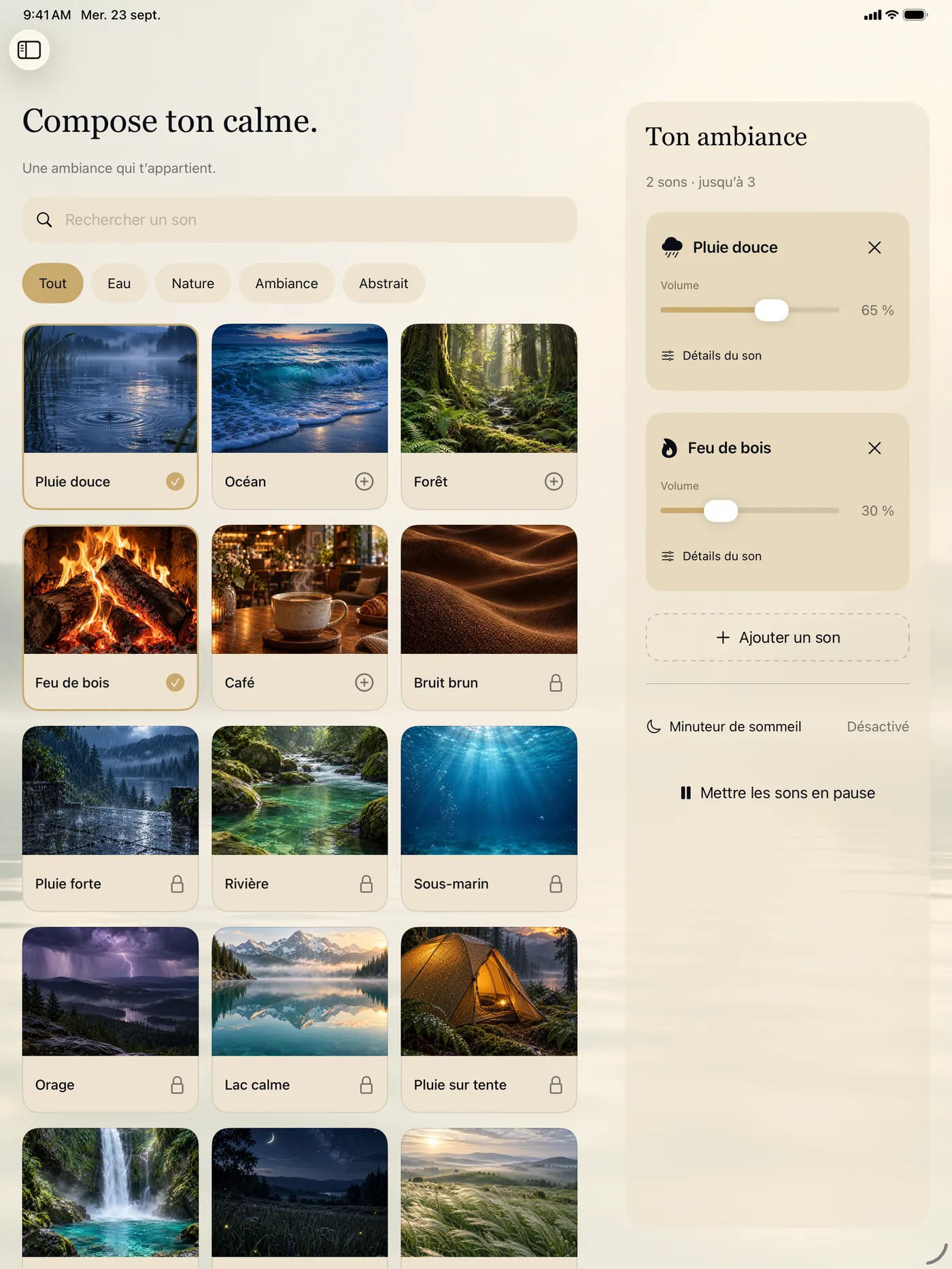 Studio d’ambiances de Zenith 2.0 sur iPad, en clair : bibliothèque de sons illustrés à gauche, « Ton ambiance » avec Pluie douce et Feu de bois à droite.